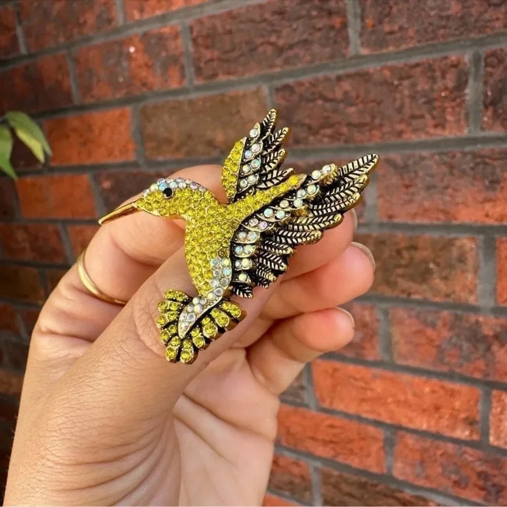 Hummingbird Gold Crystal Pin Brooch - Picture 5 of 7